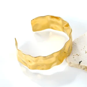 Ripple – Gold Bangle - Stories in Steel